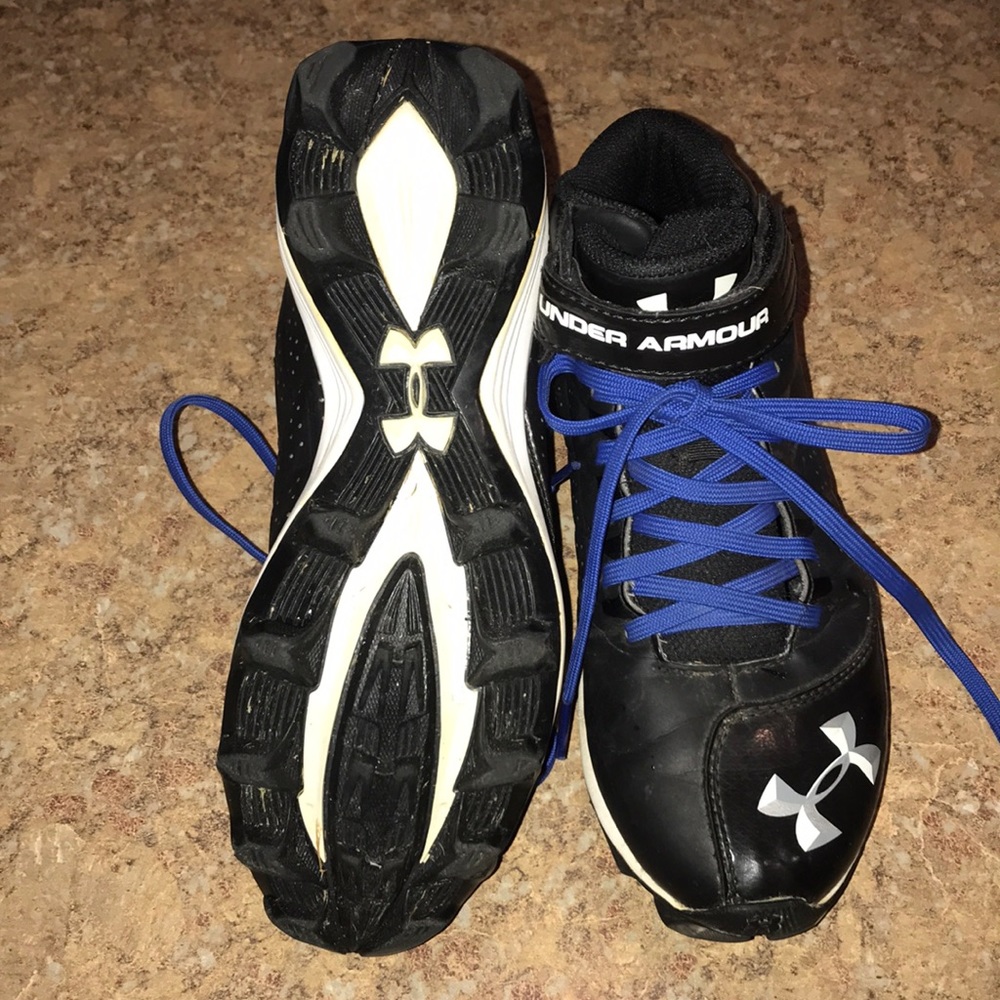 BoysCleats EUC Under Amour size 4.5 Y